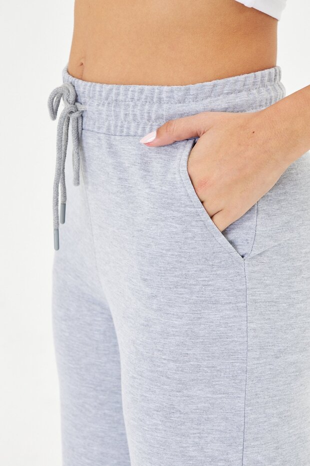 طقم بدلة رياضية باللون الرمادي - 7