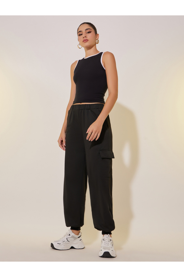 Solid Loose Fit Pockets Joggers - 1