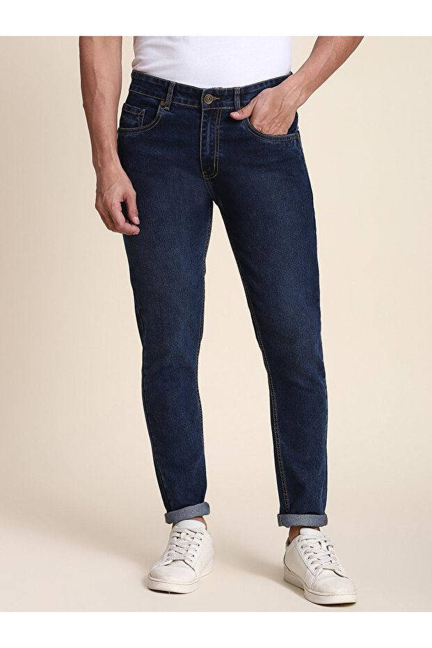 بنطال جينز قصير بقصّة Slim Fit