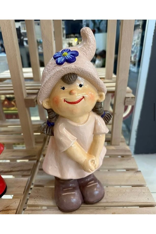 Bej elbiseli kız çüçe - 1