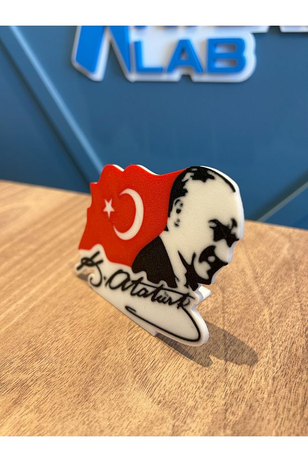Atatürk Portresi 3D Türk Bayrağı Masaüstü Dekor Atatürk İmzalı Şık Hatıra & Ofis Süsü - Hediyelik - 3