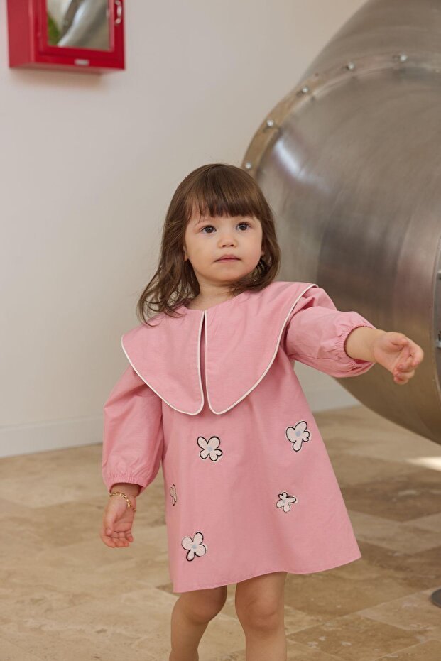 Pembe Üçgen Yaka Nakışlı Elbise - 2