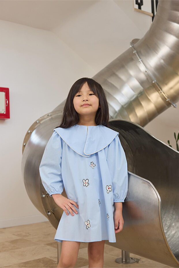 Mavi Üçgen Yaka Nakışlı Elbise - 8