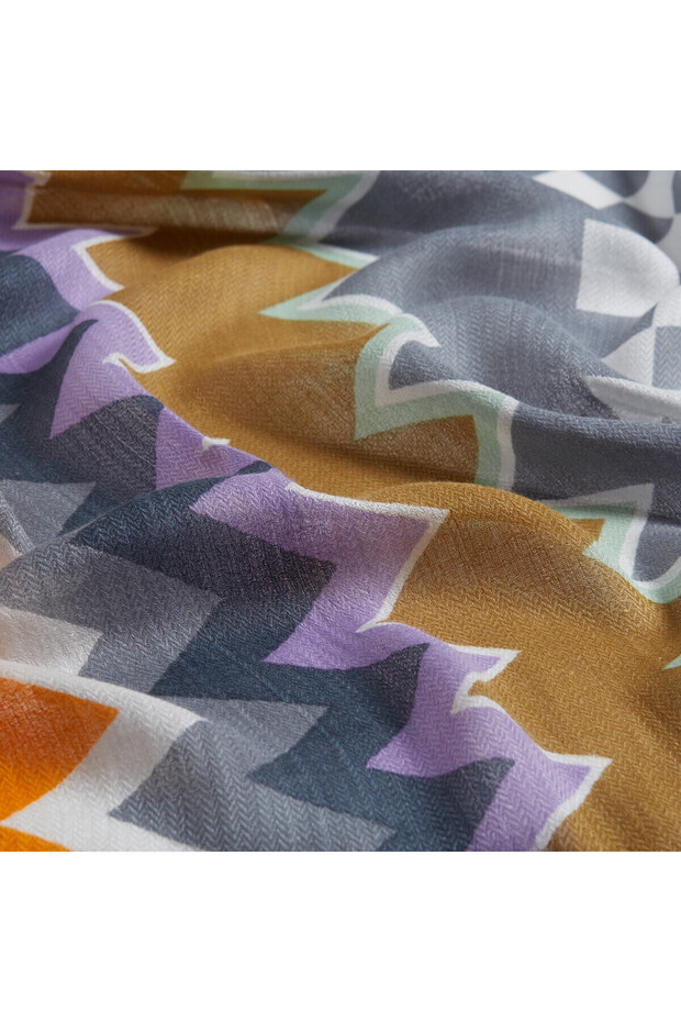 Silver Checkered Zigzag Patterned Shawl - 4