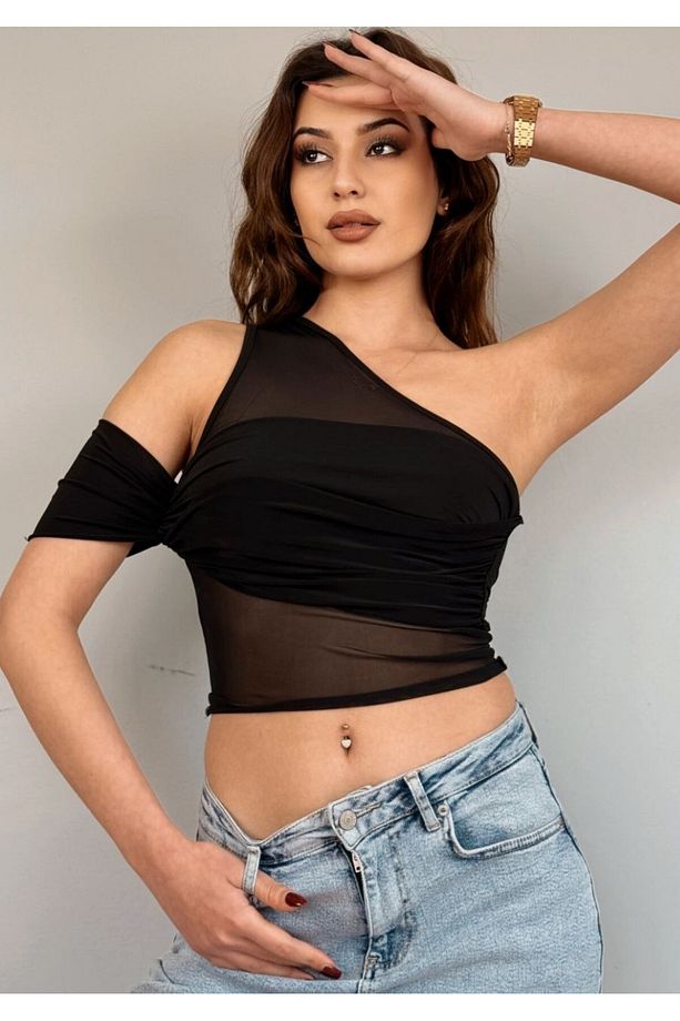 Kadın Tek Omuz Kol Detaylı Göğüs Astarlı Tül Crop Siyah Bluz - 1