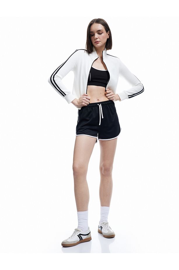 Normal Bel Bağcıklı Çizgili Mini Spor Şort - 2