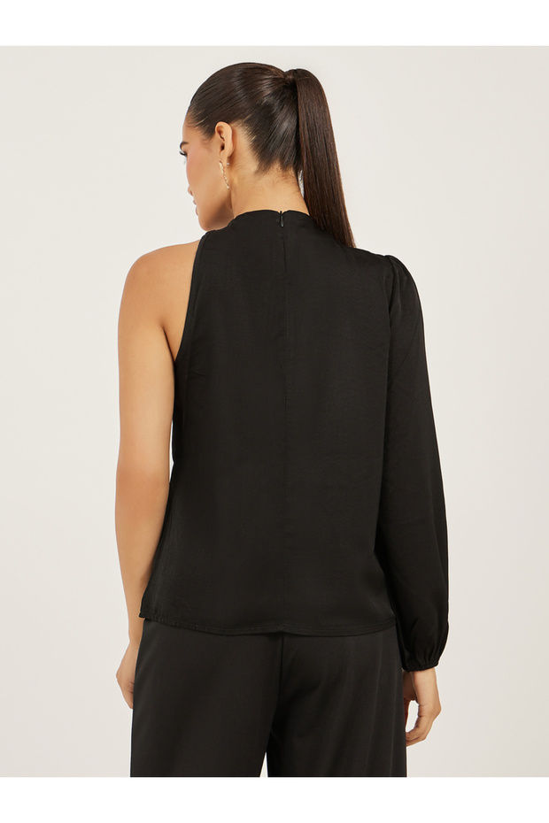 بلوزة سادة بياقة عالية وأكمام منفوخة - 5