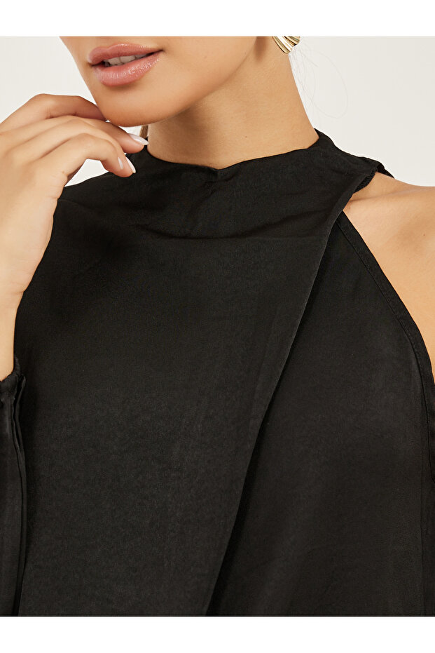 بلوزة سادة بياقة عالية وأكمام منفوخة - 4