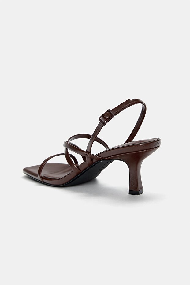 Çapraz bantlı yüksek topuklu sandalet - 5