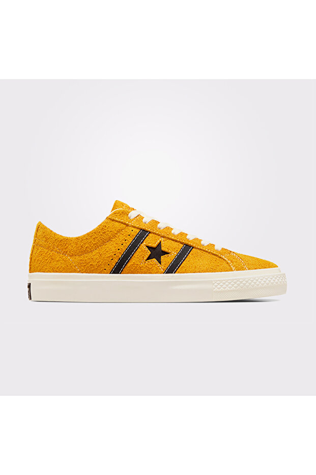حذاء رياضي أصفر للجنسين من One Star Academy Pro Suede