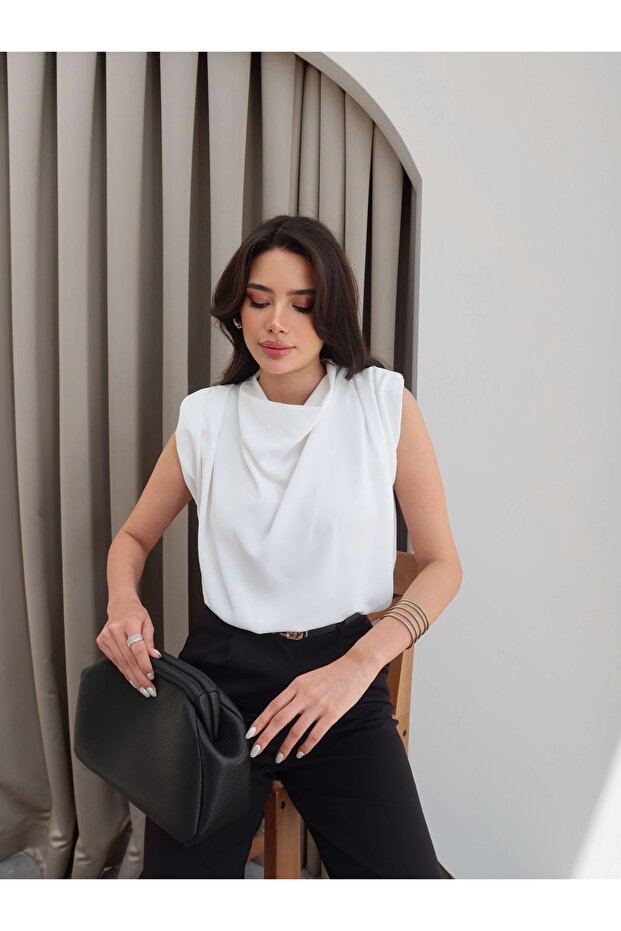 Beyaz Vatkalı Bluz - 2