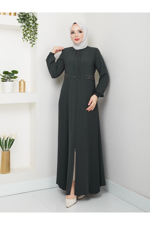 Half-Pleated Waist-Embroidered Full-Length Women’s Ferace