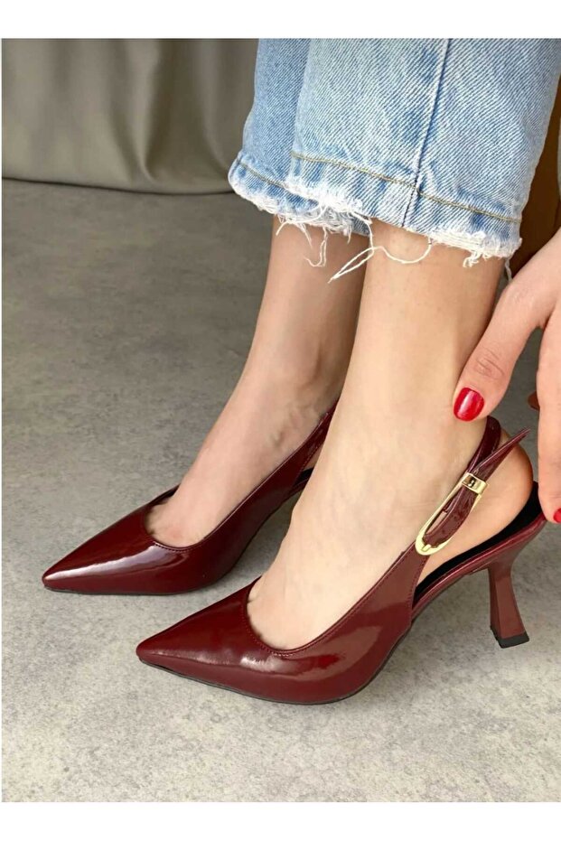 حذاء نسائي أنيق بكعب مفتوح وإبزيم