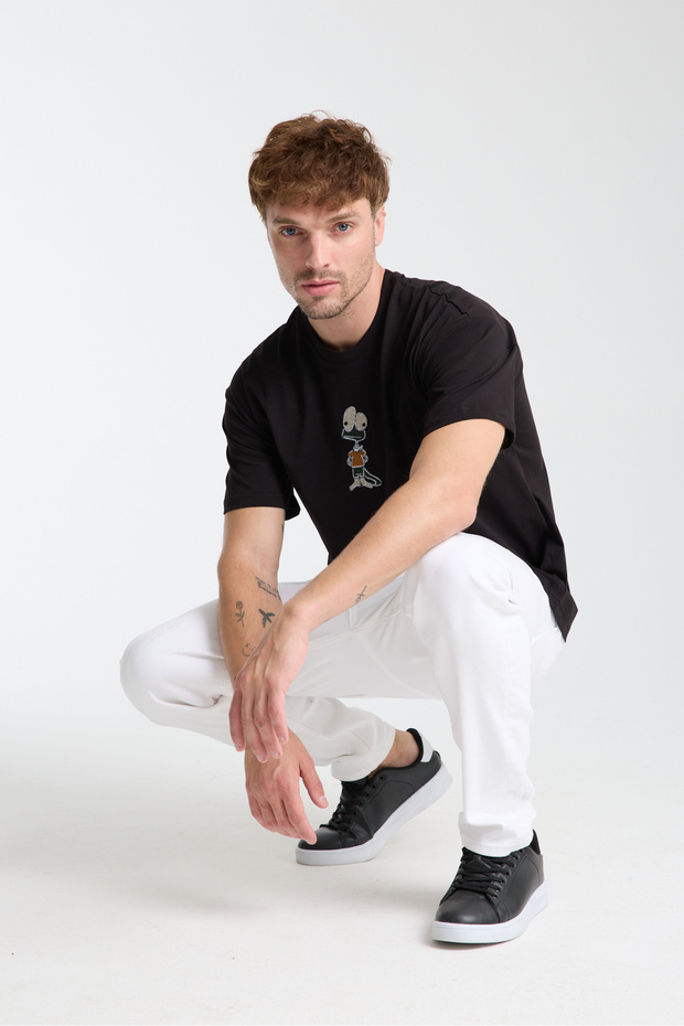 Siyah Oversize/Geniş Kesim Nakış Detaylı %100 Pamuk T-Shirt TMNSS25TS00199 - 2