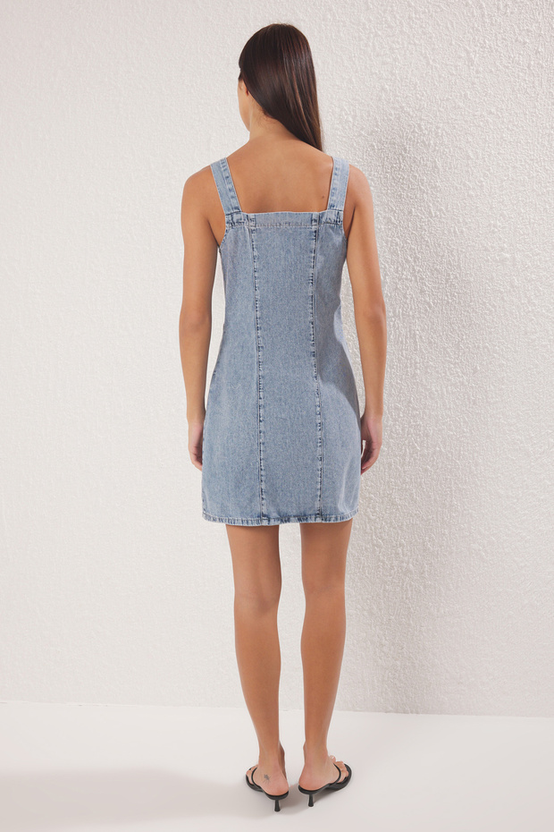 Açık Mavi Düğme Detaylı Düz Mini Denim Elbise TWOSS25EL00758 - 4