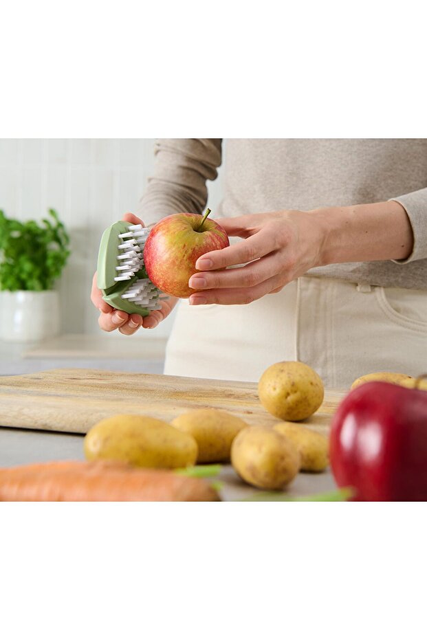 Flexible Fruit and Vegetable Brush