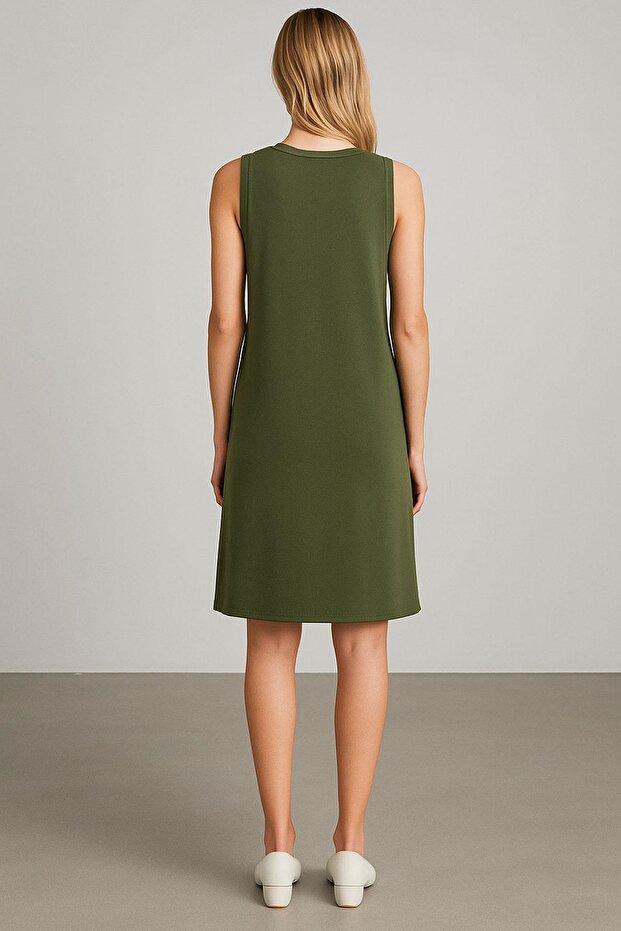 فستان يومي أساسي من القماش المشروط بقصة مريحة - 3