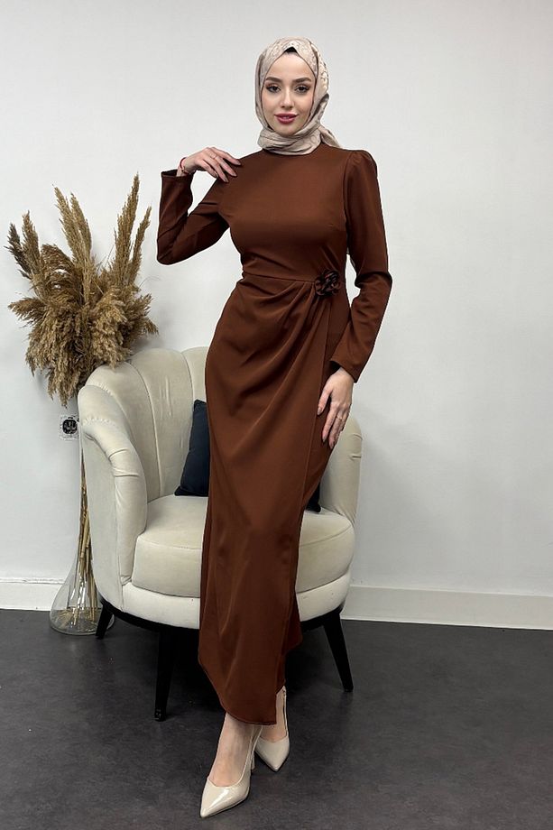 Zümra Model Krep Kumaş Gül Detaylı Elbise - 1