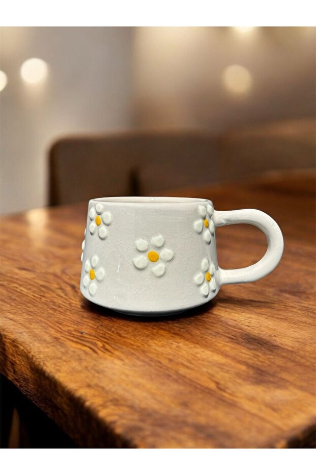 كوب سيراميك منقوش يدويًا على شكل ديزي - 2