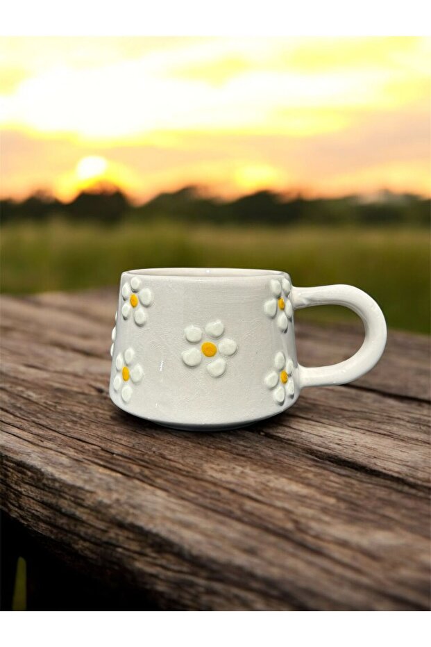 كوب سيراميك منقوش يدويًا على شكل ديزي - 3