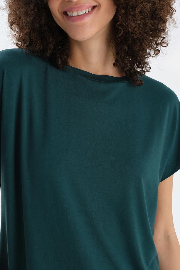 Koyu Yeşil Düşük Omuzlu Kısa Kollu Viskon Tişört Şort Pijama Takımı - 5