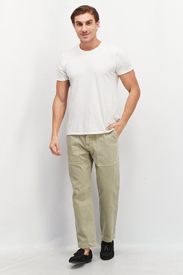 بنطال تشينو سادة بقصّة عادية للرجال، لون كاكي فاتح - 2