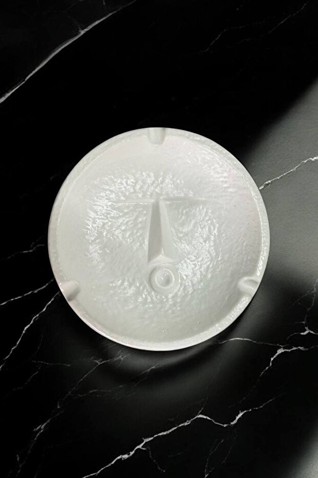 منفضة سجائر الوجه المزخرفة - 2