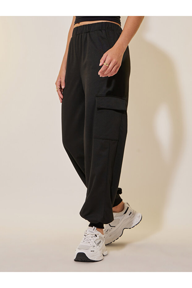 Solid Loose Fit Pockets Joggers - 3