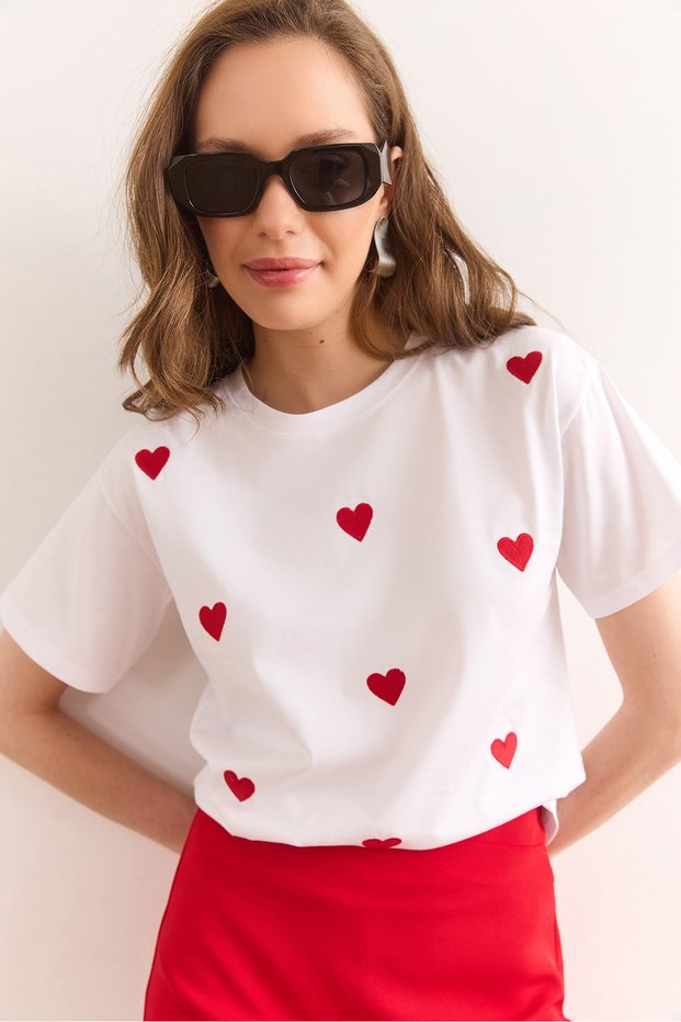 Women's White Heart Embroidered Cotton Regular Fit T-Shirt Tsh-19000864