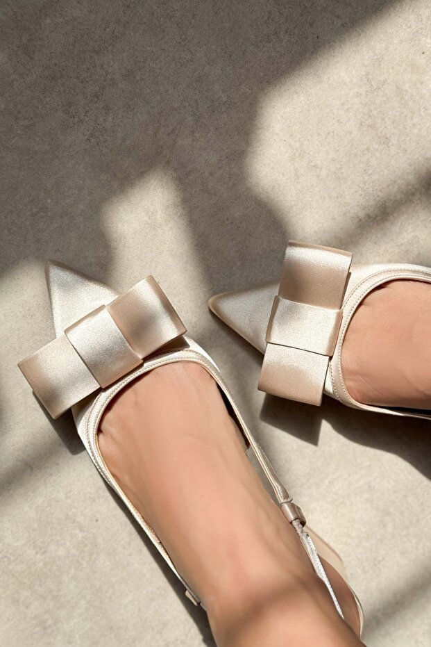 Narcy bézs szatén masni részletes hegyes orrú női sarkú cipő - 6