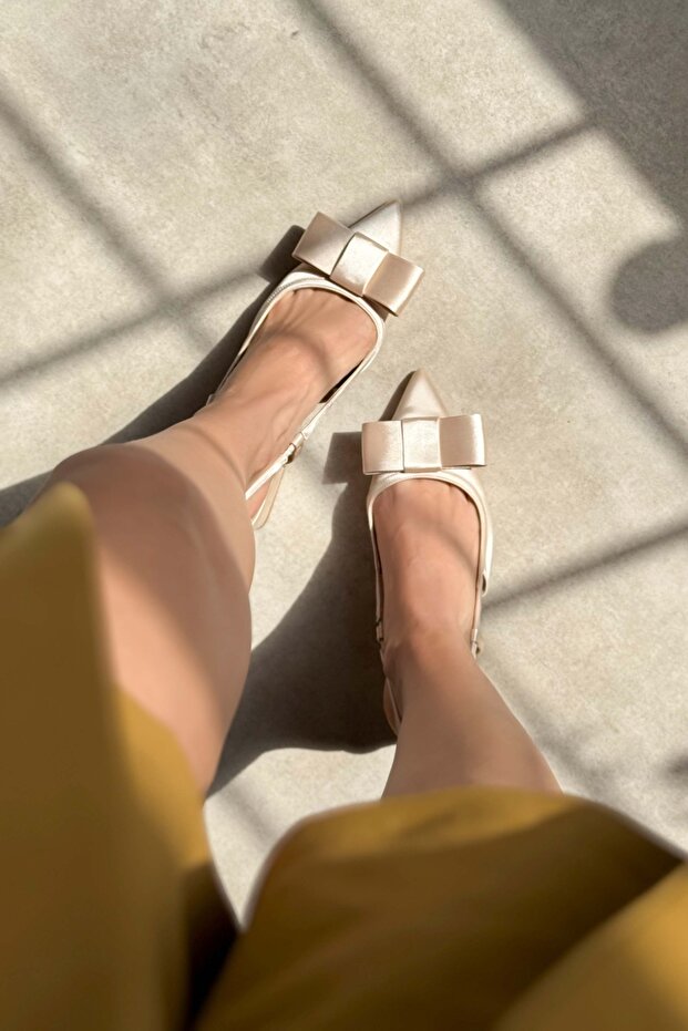 Narcy bézs szatén masni részletes hegyes orrú női sarkú cipő - 5