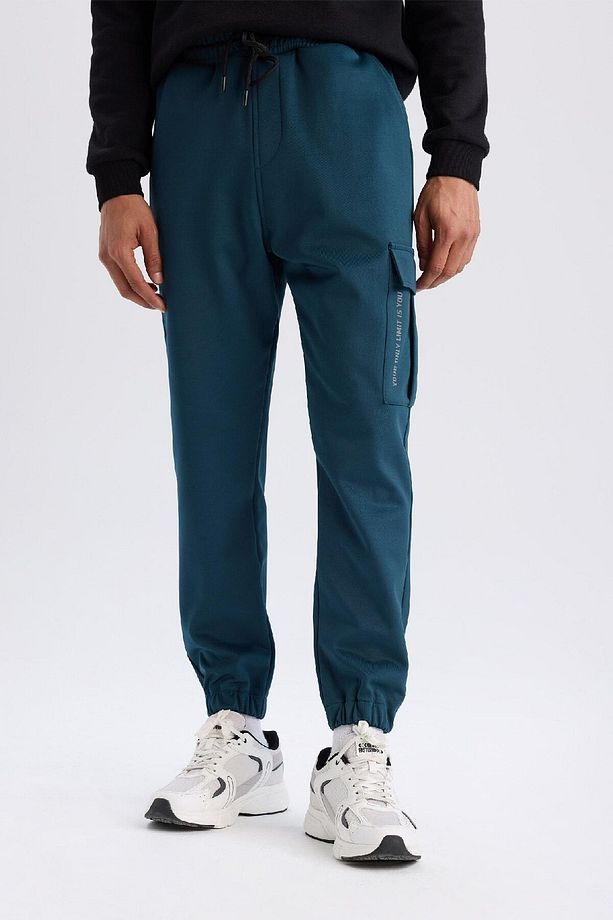 DeFactoFit Sporcu Jogger Eşofman Altı Standart Fit Üç Cepli Beli Bağcıklı Lastikli Paça D3741AX24WN - 1