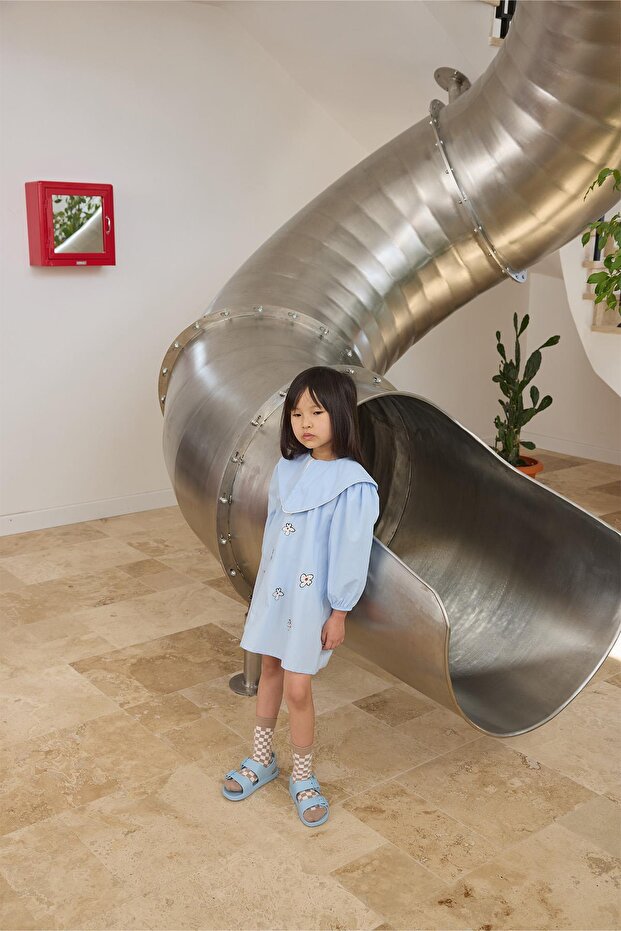 Mavi Üçgen Yaka Nakışlı Elbise - 7