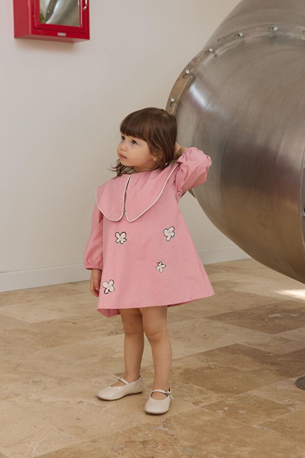 Pembe Üçgen Yaka Nakışlı Elbise - 3