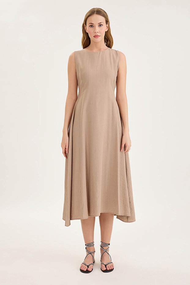 فستان متوسط ​​الطول واسع بدون أكمام - 6