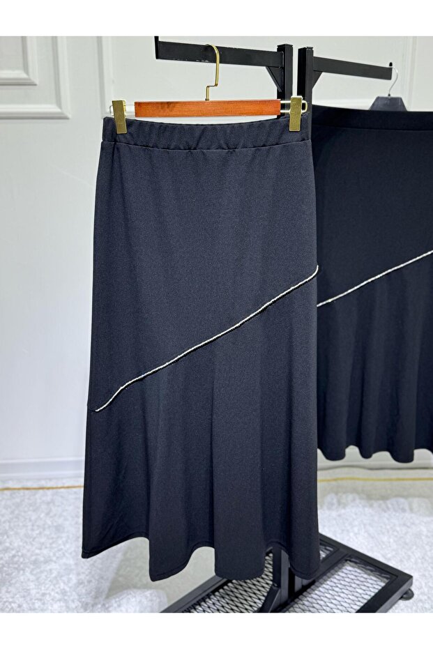 Women's Crepe Fabric Elastic Stone Detailed Fish Skirt