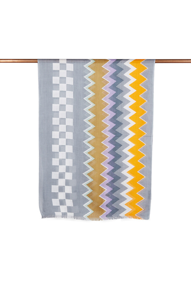 Silver Checkered Zigzag Patterned Shawl - 2