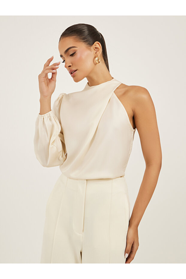 بلوزة سادة بياقة عالية وأكمام منفوخة - 3