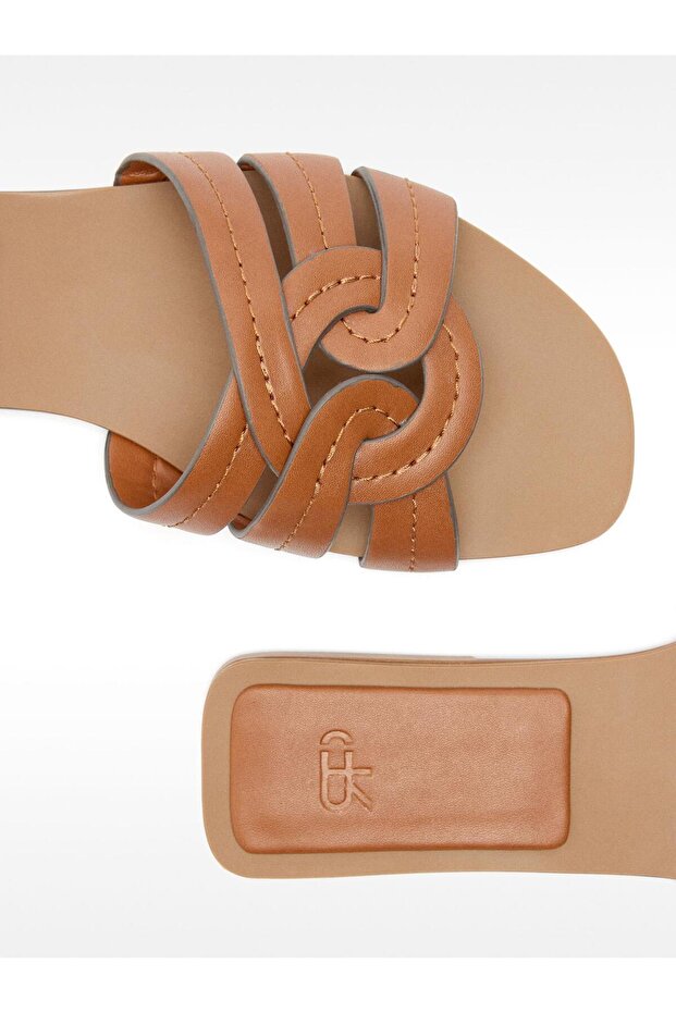 Çapraz Bantlı Düz Sandalet - 5