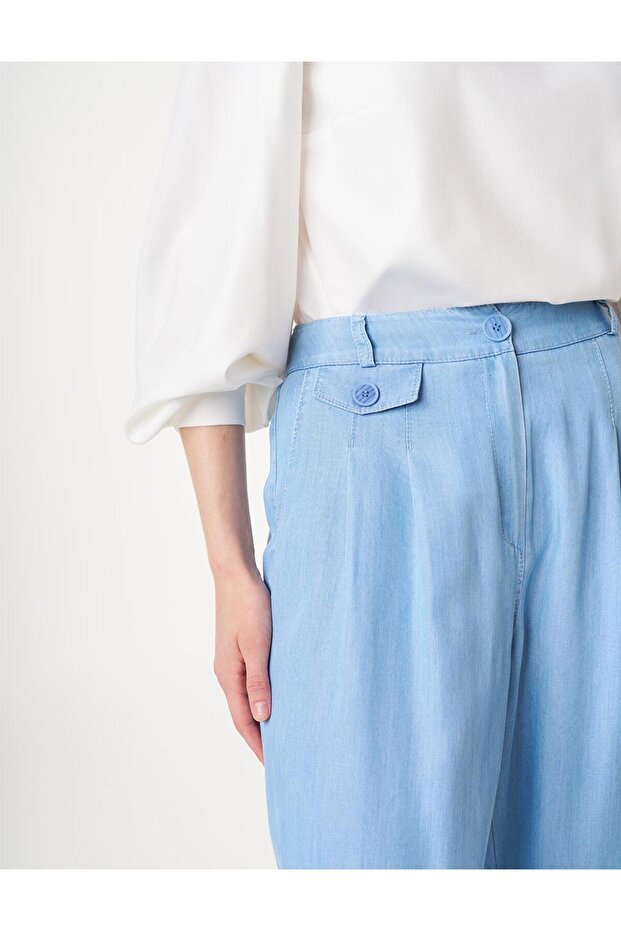 بنطلون من قماش الدنيم الأزرق بأزرار على الساق - 5