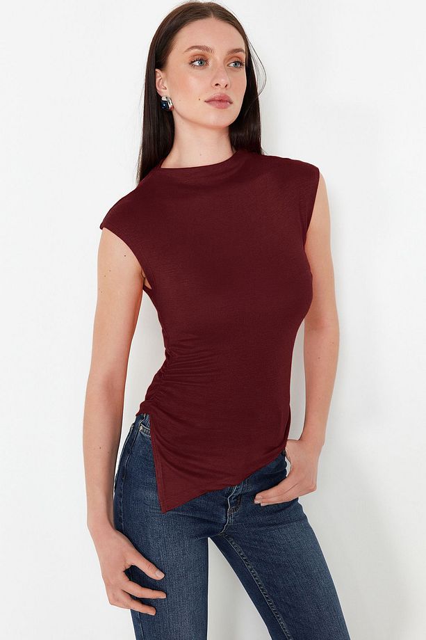 Bordo Dik Yaka Büzgü/Drape Detaylı Fitted/Vücuda Oturan Asimetrik Örme Bluz TWOSS24BZ00534 - 5