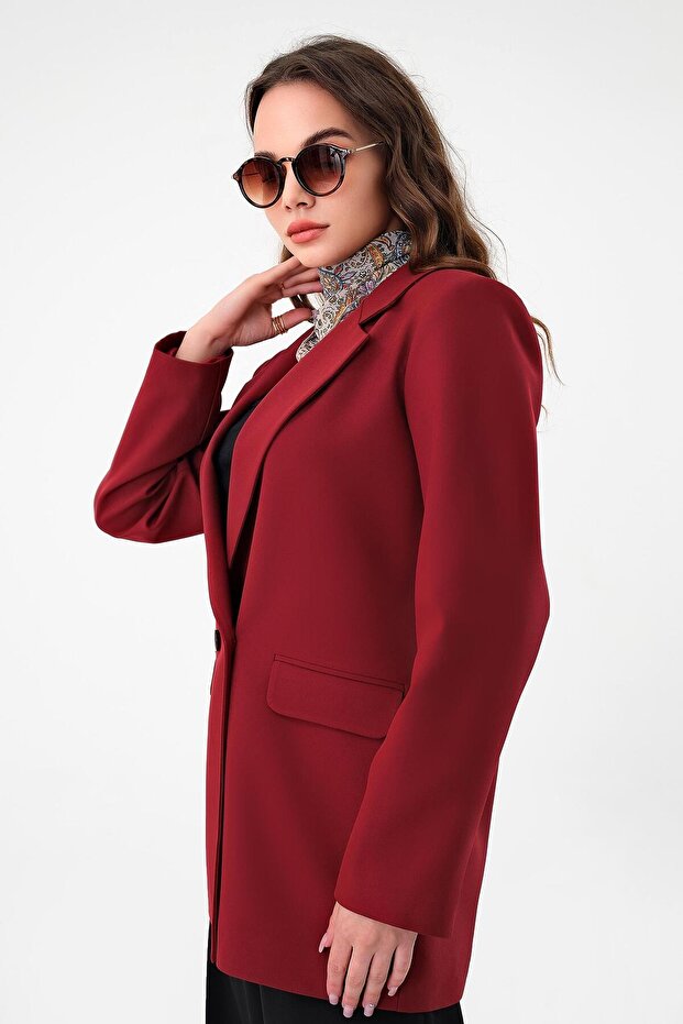 سترة بليزر ذات زر مزدوج باللون العنابي - 4