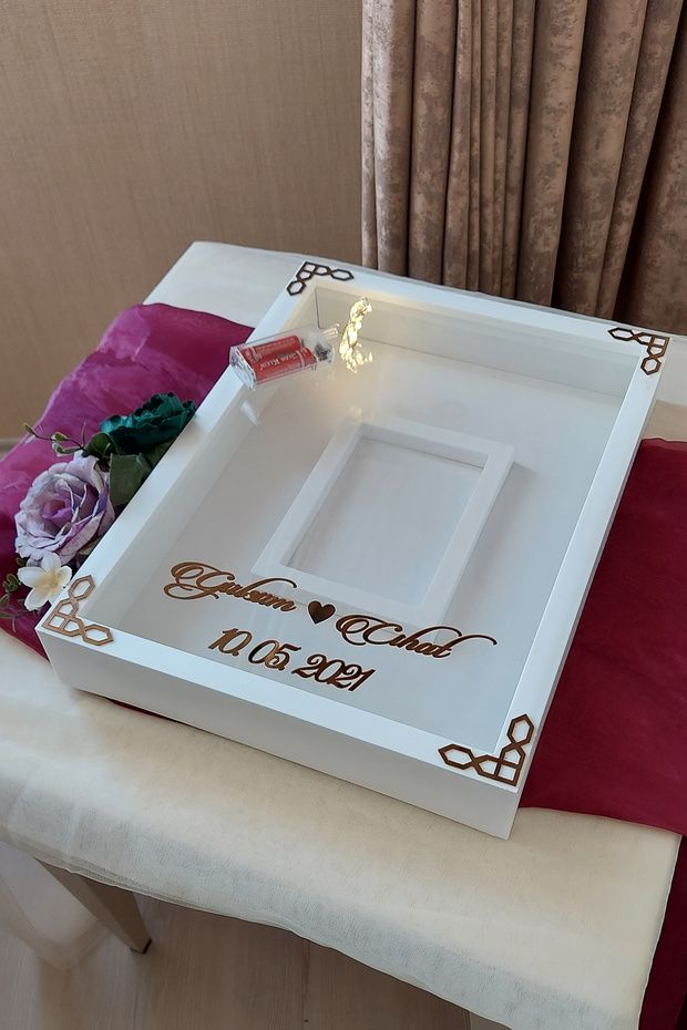 إطار ذاكرة صندوق الورد بتصميم كلاسيكي أبيض (برونزي) مقاس 30 × 40 سم مع قسم صور LED! إطار المرآة!
