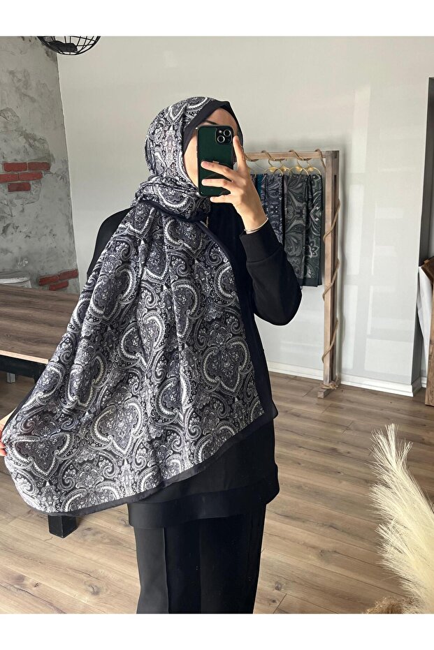 شال أسود ناعم منقوش على الطراز العرقي القديم