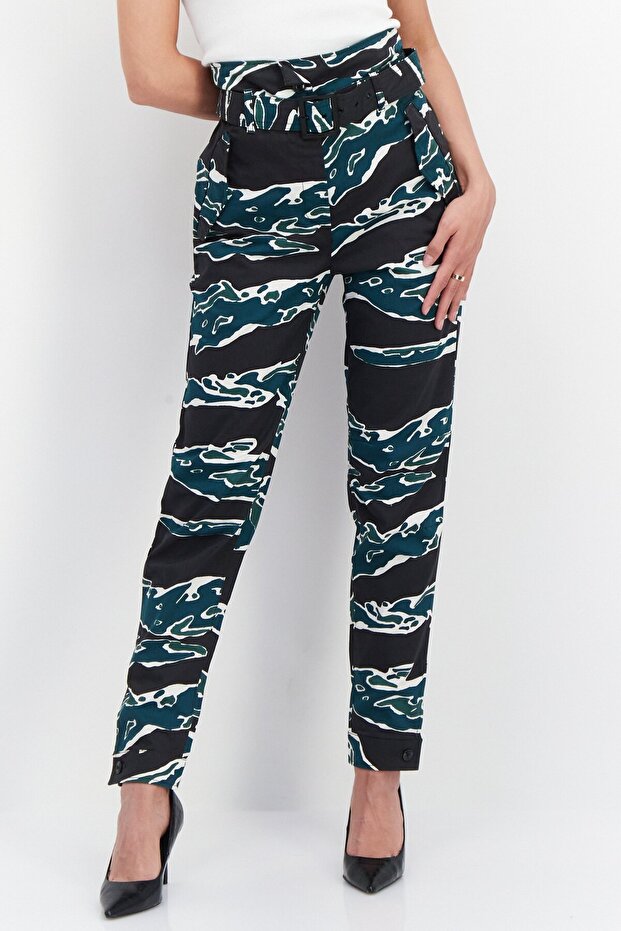 Women Regular fit Camouflage Non-stretchable Cargo Pants, Multicolor
