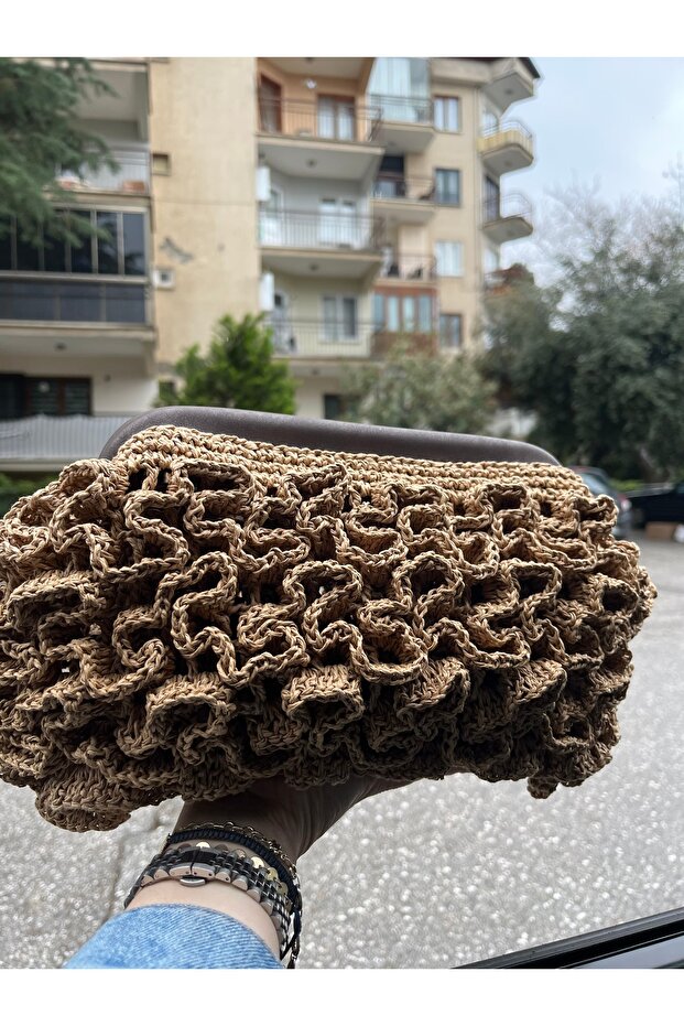 Deri kapaklı hasır el çantası