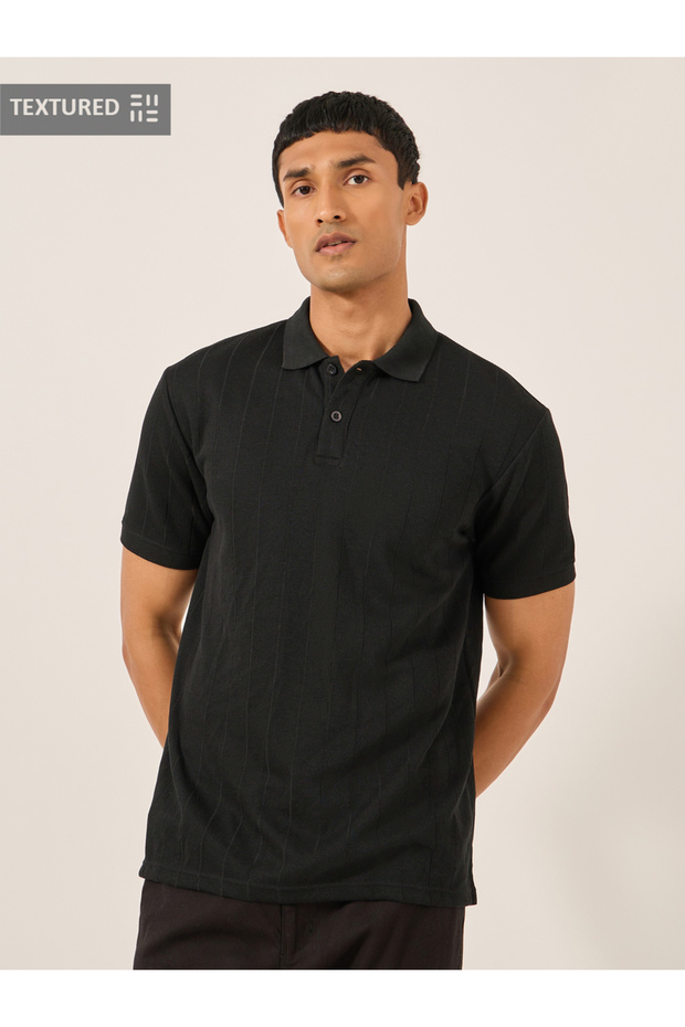 قميص بولو مريح ومضلع