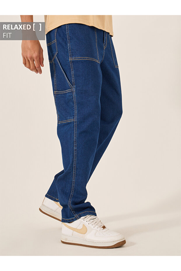 Mid Rise Relaxed Fit Jeans with Contrast Stitch Detail