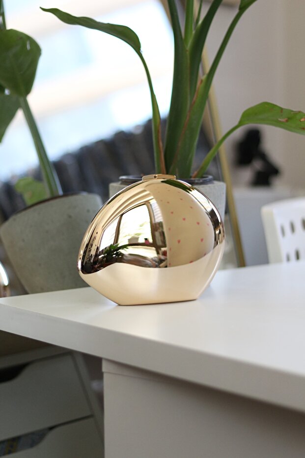 Women's Gold Shiny Acrylic Shell Design Evening Dress Bag
