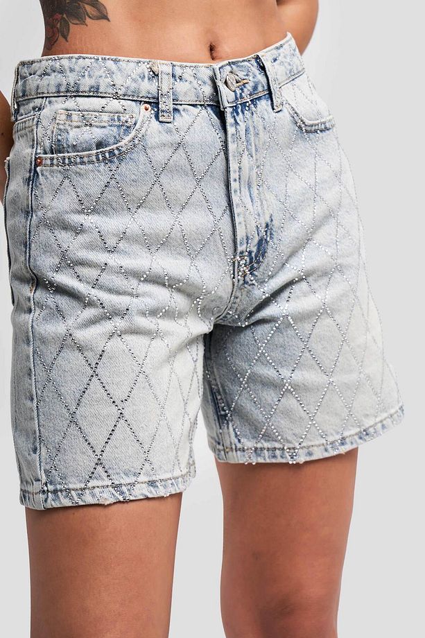 Kadın Tint Renk Önü Parlak Taşlı Mom Fit Denim Şort - 1
